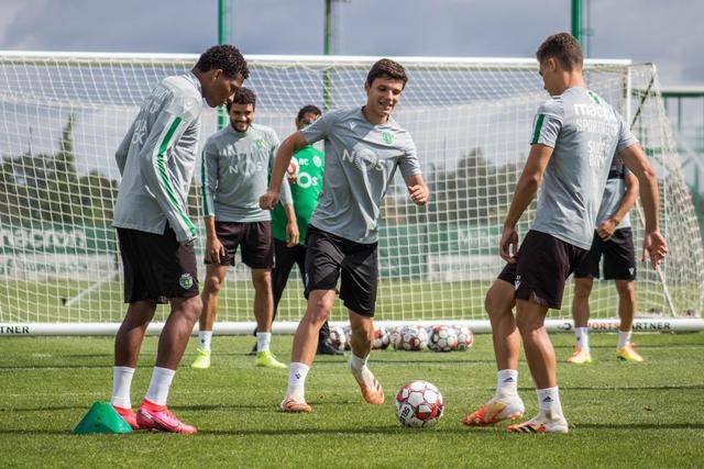 胡金秋27+13赵岩昊21分 广厦终结青岛4连胜